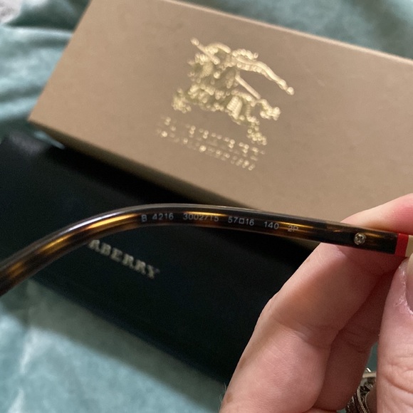 Burberry sunglasses - Picture 7 of 7